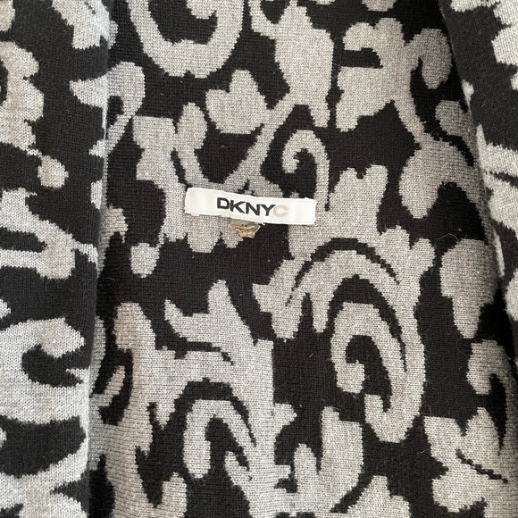 Like new DKNYC paisley sweater - Picture 4 of 6